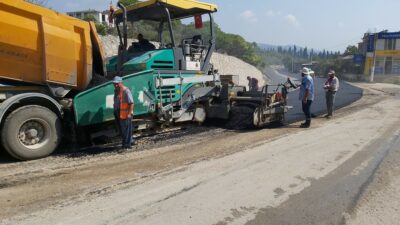 İznik’te asfaltlama çalışmaları devam ediyor