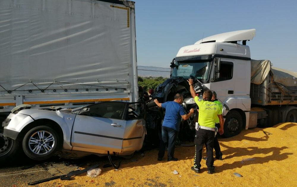 Manisa’da 3 kişinin öldüğü katliam gibi kazada TIR sürücüsü tutuklandı