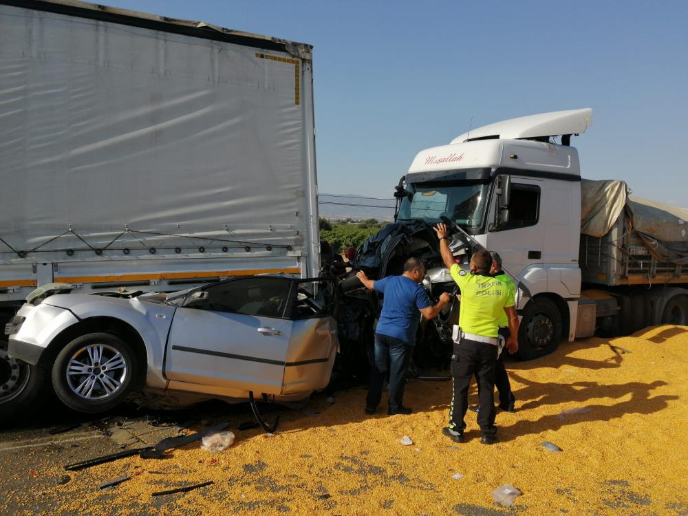 Manisa’da 3 kişinin öldüğü katliam gibi kazada TIR sürücüsü tutuklandı