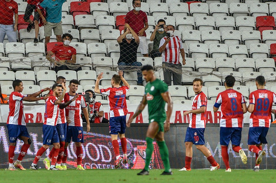 Üç penaltı, beş gol! Antalyaspor kazandı…