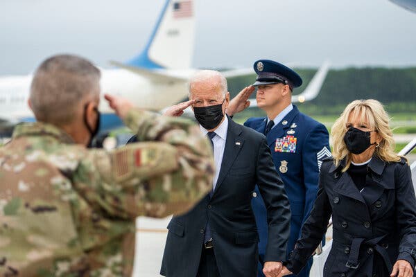 Biden, hayatını kaybeden ABD askerlerinin cenazelerini karşıladı