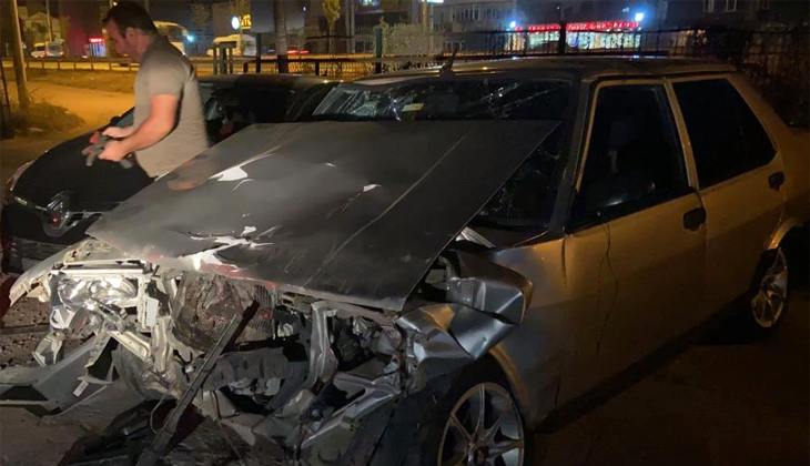 Bursa’da iki otomobil çarpıştı: 1’i ağır 2 yaralı