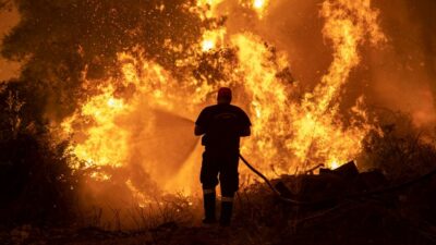 Yunanistan’da orman yangınlarının önüne geçilemiyor