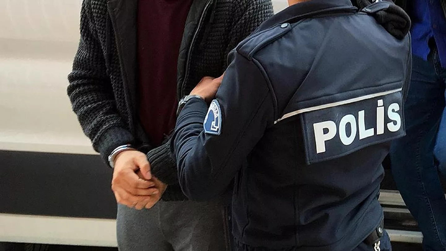 Tartıştığı karısını boğarak öldürüp polise teslim oldu