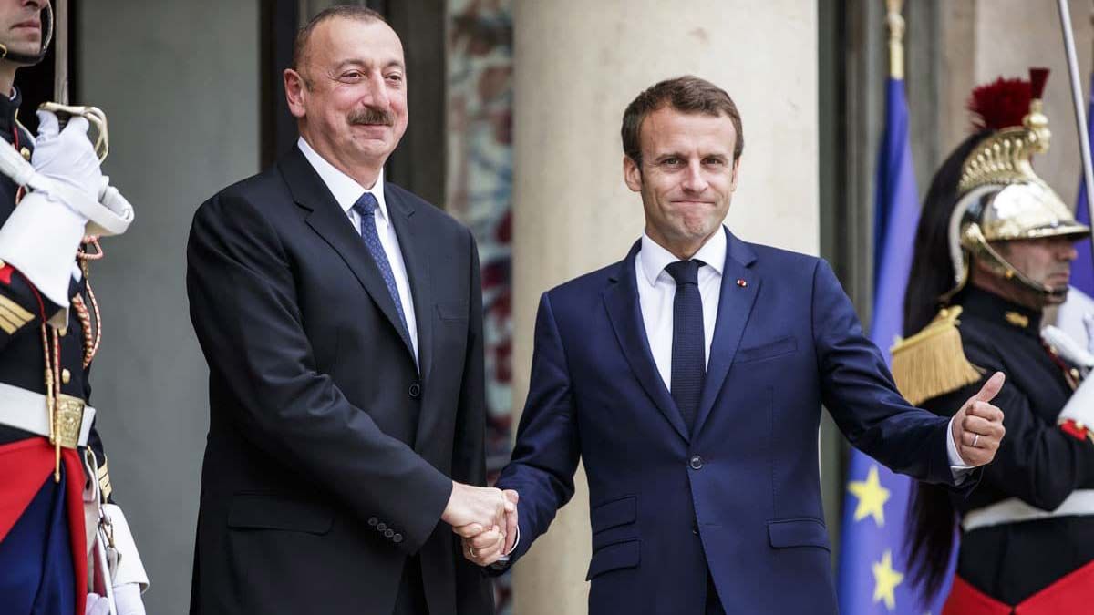 Macron ve Aliyev, Ermenistan-Azerbaycan sınırındaki gerginliği görüştü