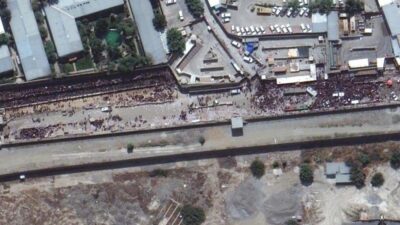 Kabil’de mahşer kalabalığı! Havalimanı havadan görüntülendi