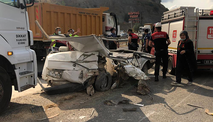 TIR’ın çarptığı araç hurdaya döndü: 1 ölü, 2 yaralı