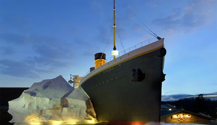 Titanik Müzesi’ndeki buzdağı, ziyaretçilerin üzerine devrildi