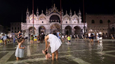 Venedik’in ünlü Piazza San Marco Meydanı’nı su bastı