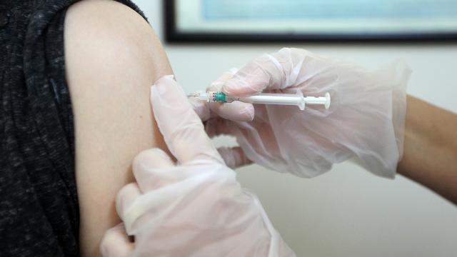 Pfizer ve BioNTech resmen duyurdu: Omicron’a karşı özel aşı geliyor