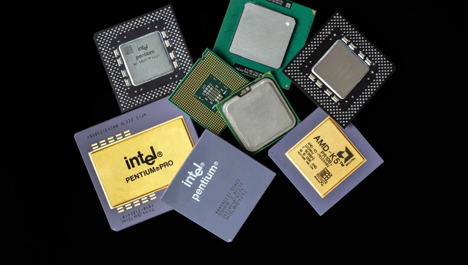 Intel, çip krizine rağmen zirveyi hedefliyor