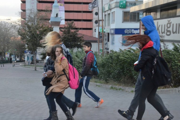 Bursa Valiliği’nden fırtına uyarısı Bursa Valiliği’nden fırtına uyarısı