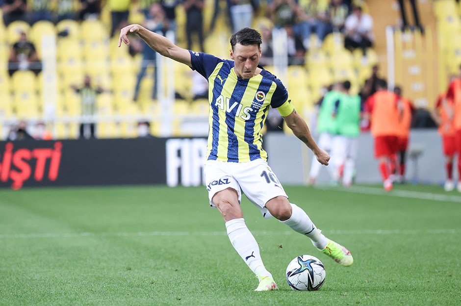 Fenerbahçe’de Mesut Özil bilmecesi