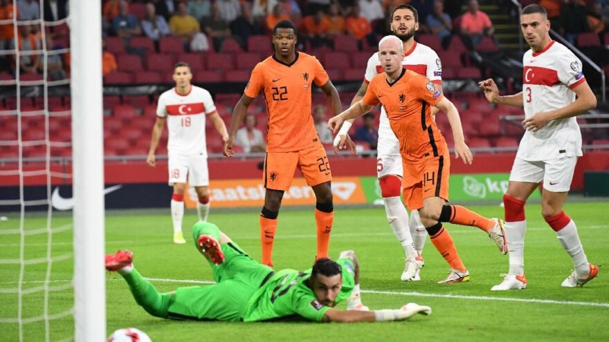 Milli Takım FIFA sıralamasında 2 basamak geriledi