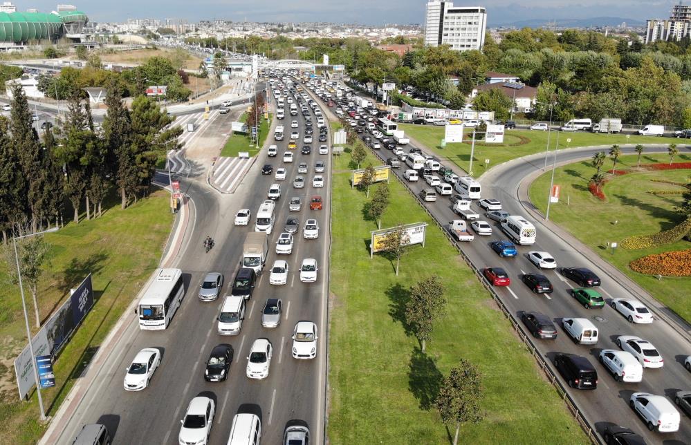 Bursa’da okullar açıldı, trafik kilitlendi!