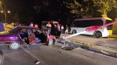 Bursa’da feci kaza: 3 yaralı… Araçtaki şişeler dikkat çekti!