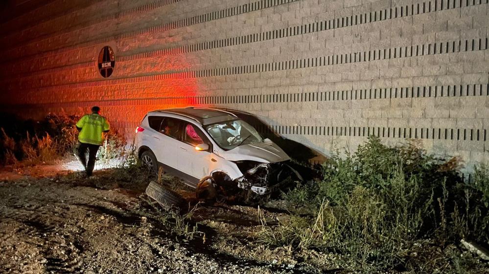 Bursa’da kaza yapan sürücü, yaralı sevgilisini bırakıp kaçtı