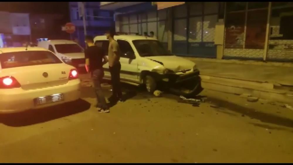 Bursa’da ehliyetsiz sürücü trafiği birbirine kattı! Bursa’da ehliyetsiz sürücü trafiği birbirine kattı!