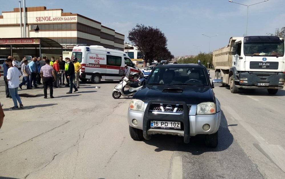 Bursa’da feci kaza! Motosiklet, kamyonetle çarpıştı…