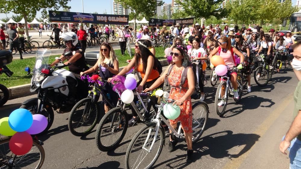 Diyarbakır’ın süslü kadınları pedal çevirdi