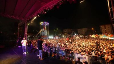 Bursa Balkan Panayırı’nda yağmura rağmen müzik keyfi
