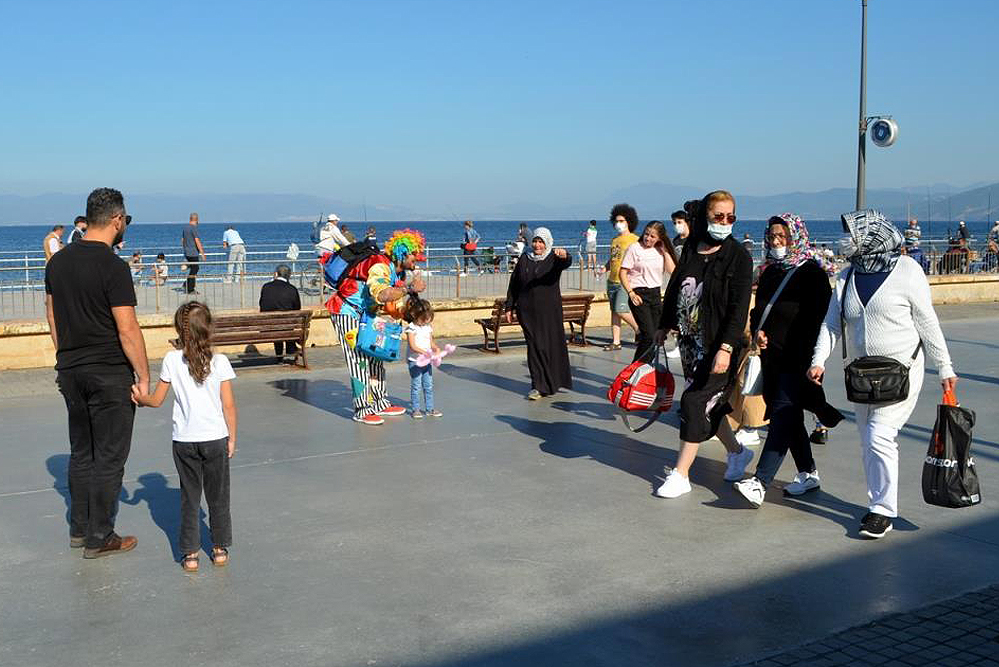 Fırtına sonrası Mudanya sahili doldu taştı