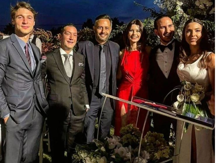 Beren Saat’in eski sevgilisi Efe Güray’ın kardeşi evlendi