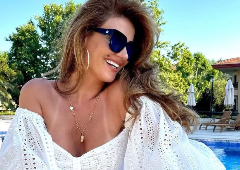 Tülin Şahin bikinili plaj pozunu paylaştı