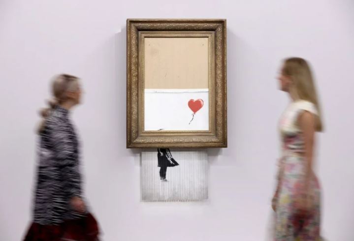 Banksy’nin kendini doğrayan Balonlu Kız eseri açık artırmaya çıkıyor