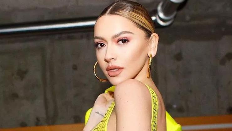 Hadise yeni projesinin görüntülerini paylaştı