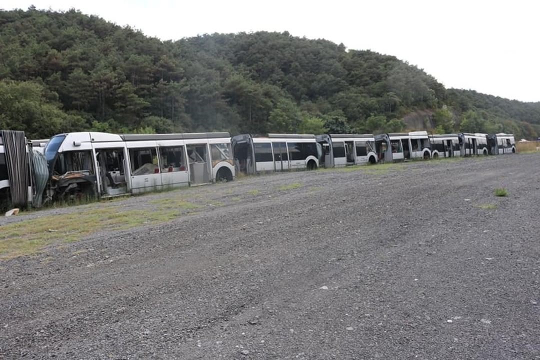 İBB, ‘garajlarda çürütülen’ metrobüslerin fotoğraflarını paylaştı