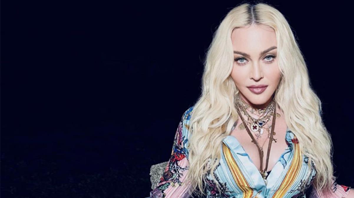 63 yaşındaki Madonna, üstsüz pozlarıyla gündeme bomba gibi düştü