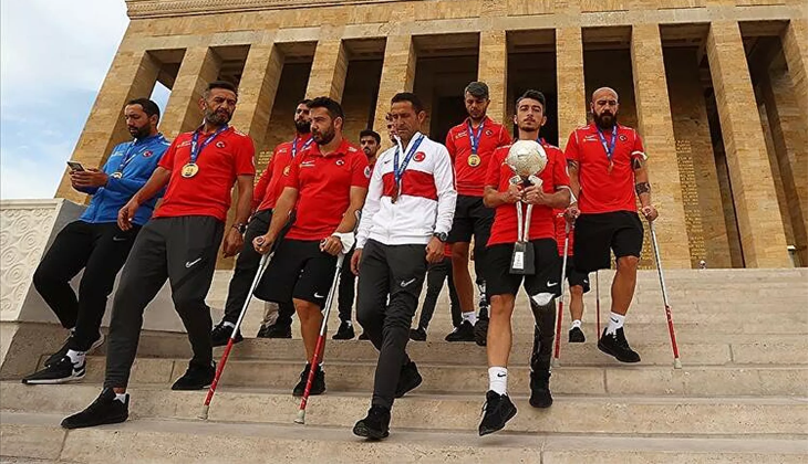 Şampiyon Ampute Futbol Milli Takımı, Anıtkabir’i ziyaret etti