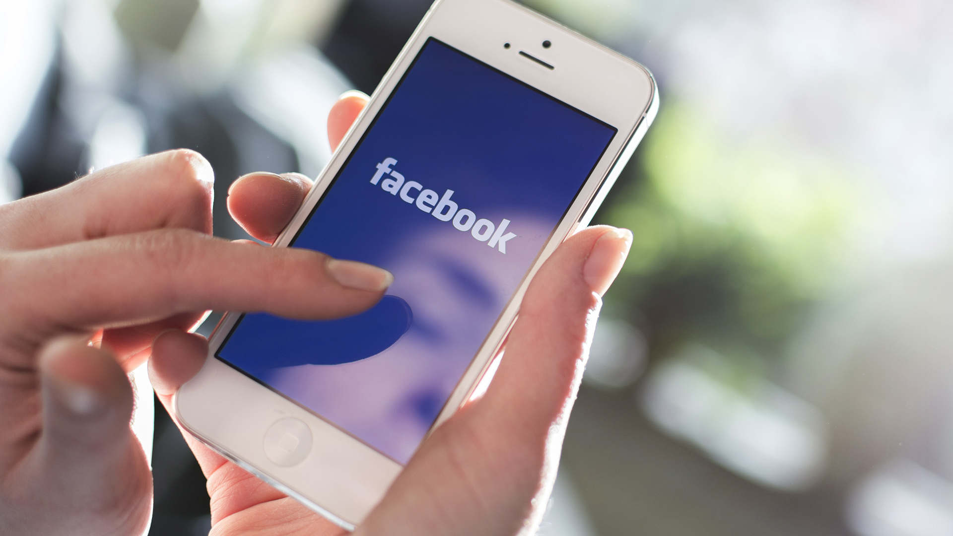 Apple, ‘Instagram’da köle satışı’ haberlerinden sonra Facebook’u tehdit etmiş