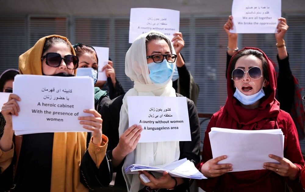 Taliban, Afganistan’da kadınların okullara gitmesine izin verecek