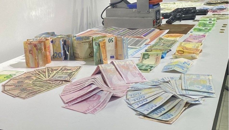 Bastığı sahte parayla aldığı sahte içkiden öldü