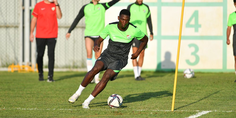 Bursaspor’da yeni transferler ilk idmanına çıktı