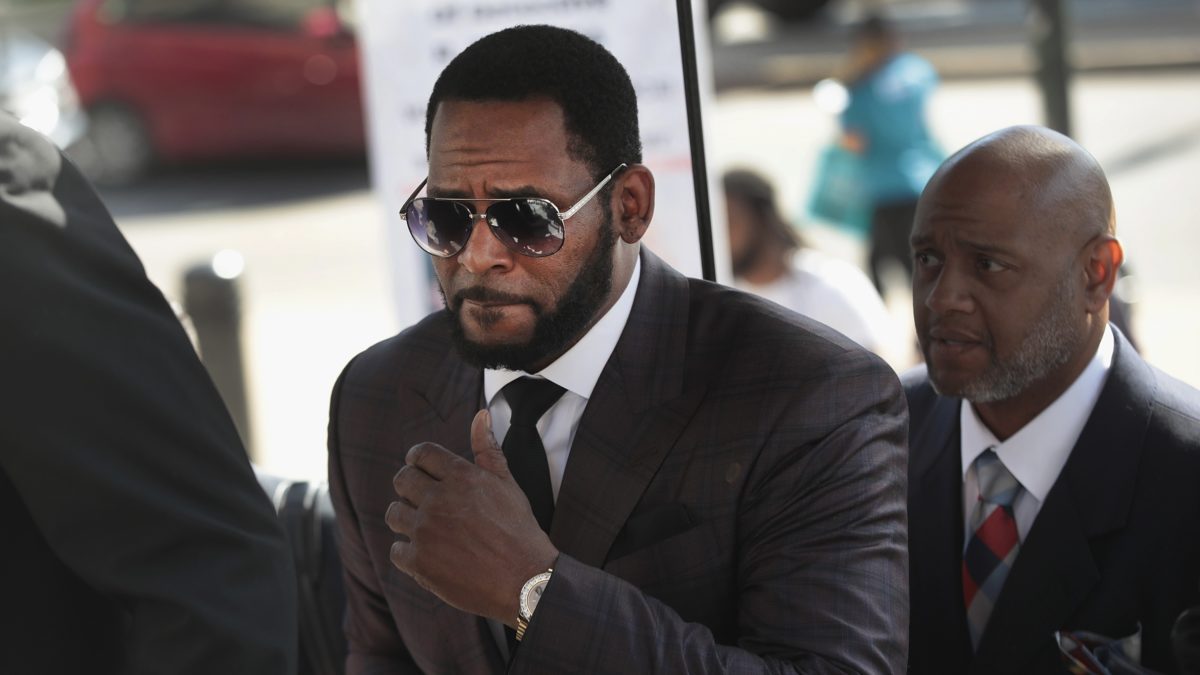 R. Kelly, şantaj ve seks ticaretinden suçlu bulundu