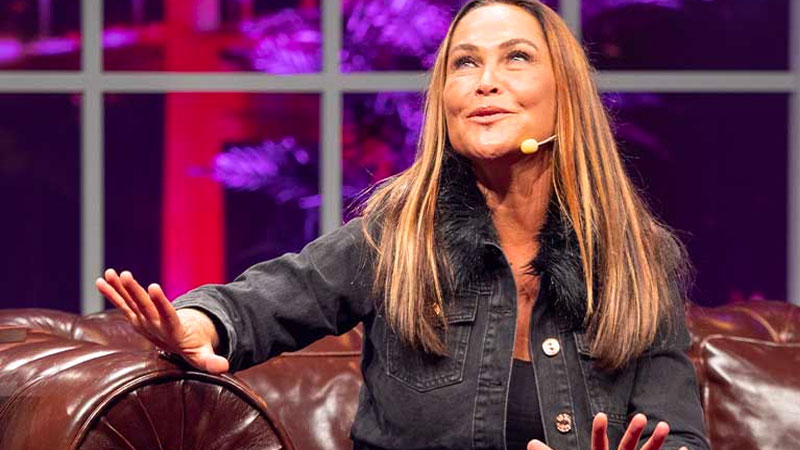 Hülya Avşar: Fatma Girik’in sopasını yiyin de görün, dayak yiye yiye atmayı öğrendim