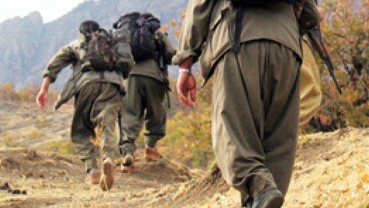 PKK’da çözülme sürüyor: 4 örgüt üyesi teslim oldu PKK’da çözülme sürüyor: 4 örgüt üyesi teslim oldu