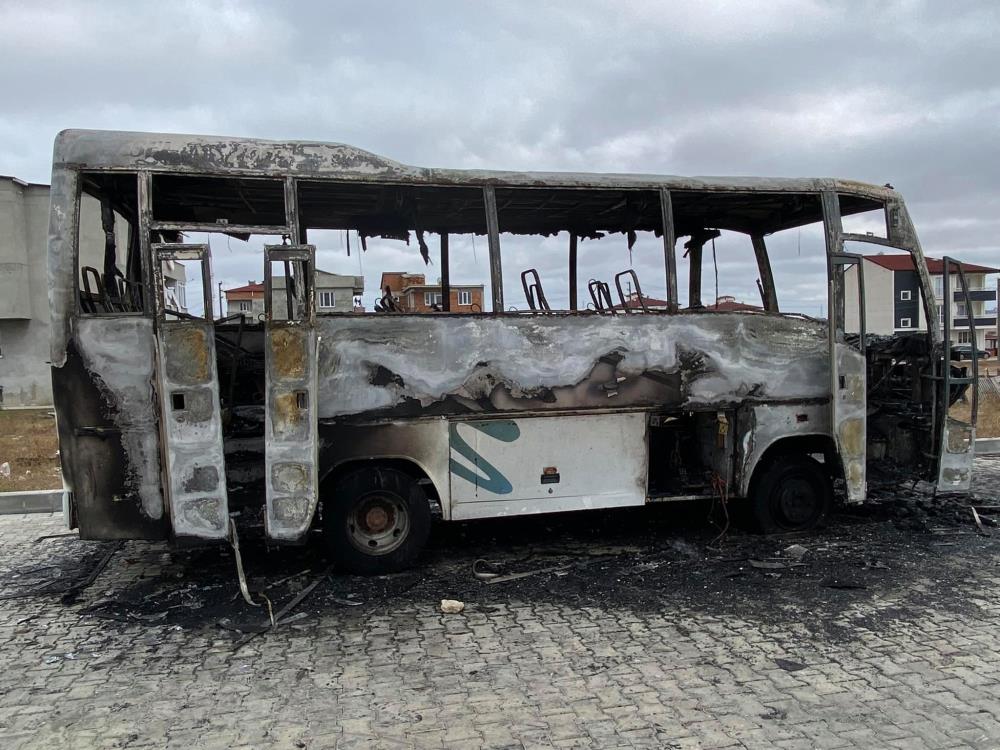 Tekirdağ’da AK Partili meclis üyesinin servis aracı kundaklandı