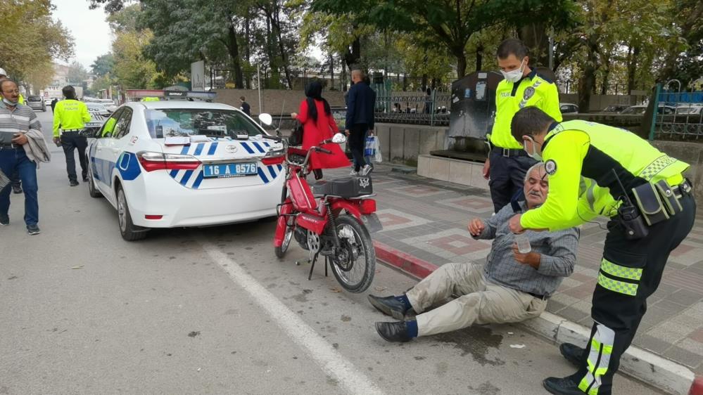 Bursa’da trafik cezasını duyan yaşlı adam hastanelik oldu Bursa’da trafik cezasını duyan yaşlı adam hastanelik oldu
