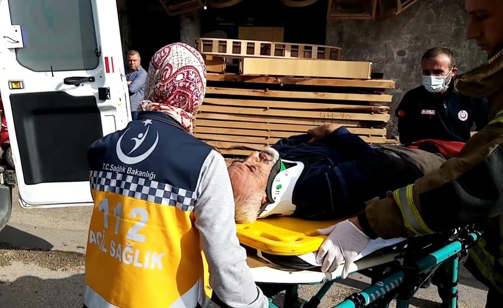 Bursa’da tomrukla kamyon arasında sıkışan şoförün bacağı koptu