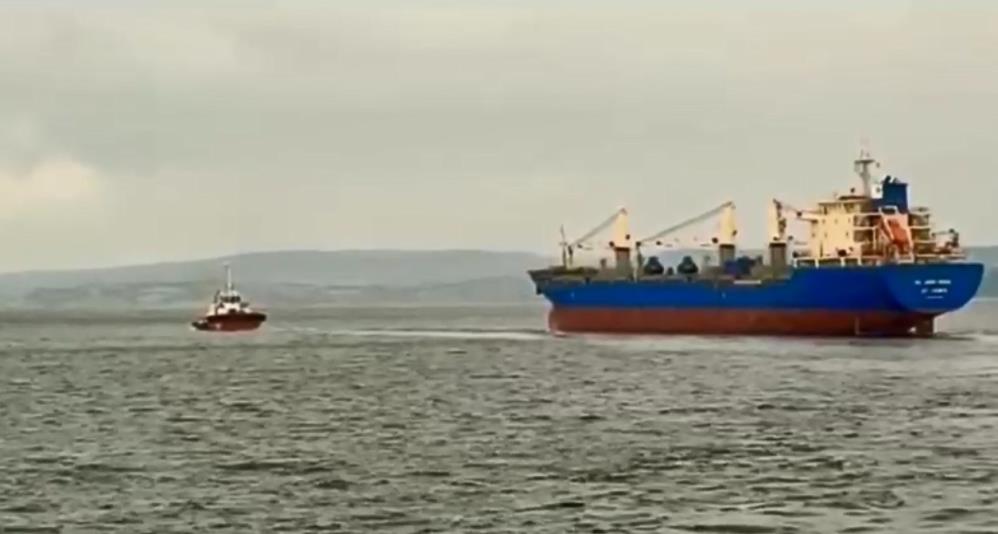 Çanakkale Boğazı’nda makine arızası veren gemi demirletildi