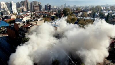 Bursa tarihi hanlar projesinde 7 katlı bina saniyeler içinde yıkıldı! İşte o fotoğraflar