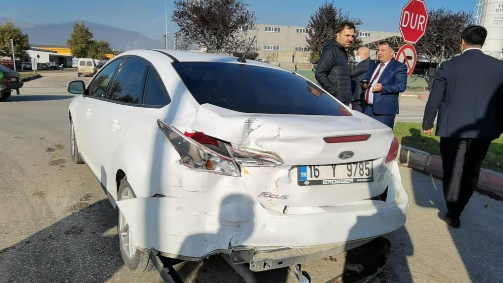 Bursa’da trafik kazası! Belediye başkan yardımcısı yaralandı… Bursa’da trafik kazası! Belediye başkan yardımcısı yaralandı…