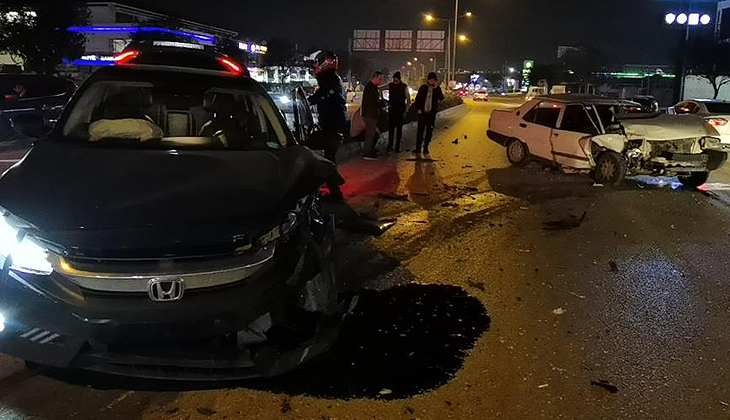 Bursa’da kırmızı ışıkta kaza! Yaralı halde hurdaya dönen aracını düşündü