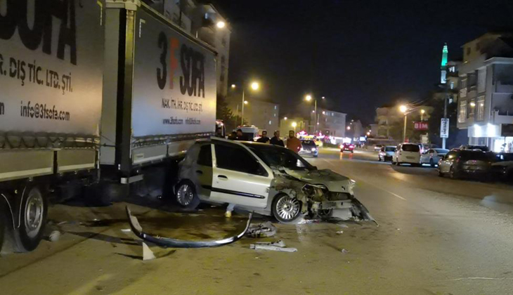 Bursa’da alkollü sürücü park halindeki TIR’a çarptı