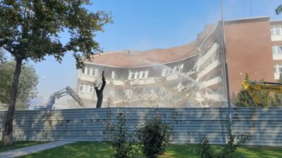 Bursa’da 35 yıllık hükümet konağı böyle yıkıldı! Fotoğraflarla o yıkım