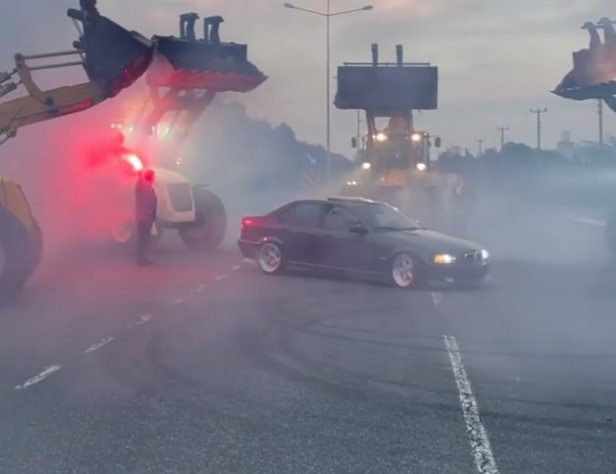 Kepçelerin arasında drift yapmak pahalıya patladı